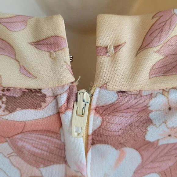 Vintage 70s: floral keyhole front short sleeve dress - Picture 5 of 7